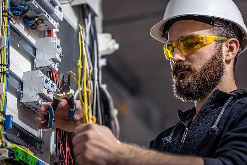 Betrouwbare elektricien die deskundige elektrische diensten levert voor woningen en bedrijven
